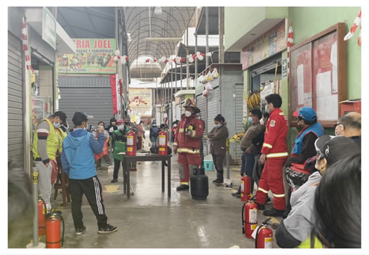 interactuando con la comunidad