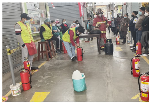 interactuando con la comunidad