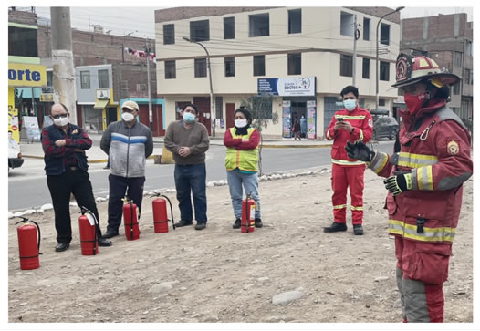 interactuando con la comunidad