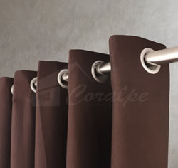 Cortinas con ojalillos de aluminio